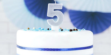 Srebrna rođendanska svjećica broj 5 sa šljokicama 7 cm