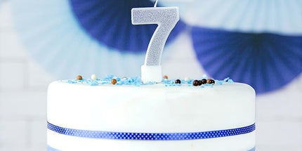 Srebrna rođendanska svjećica broj 7 sa šljokicama 7 cm