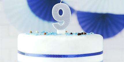 Srebrna rođendanska svjećica broj 9 sa šljokicama 7 cm