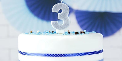 Srebrna rođendanska svjećica broj 3 sa šljokicama 7 cm